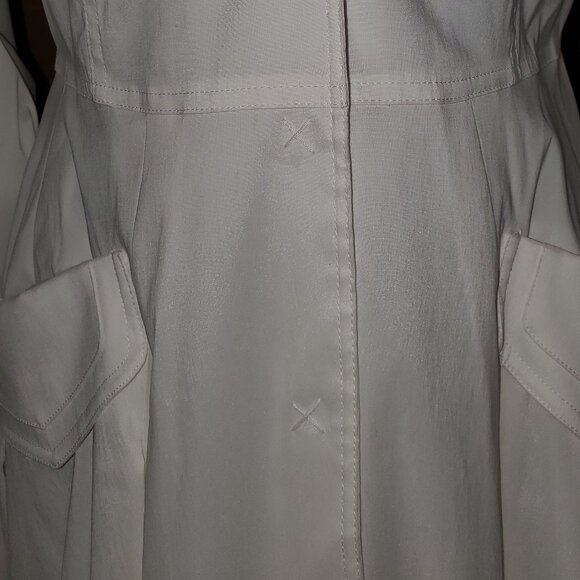 Samuel Dong white lined coat with a snap closer - Picture 5 of 10